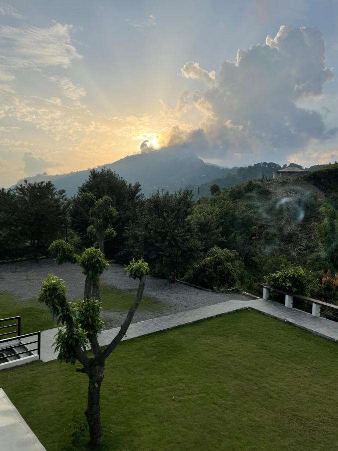 Hotel Pokharaeye Buitenkant foto