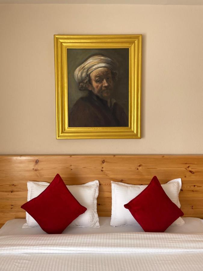 Hotel Pokharaeye Buitenkant foto